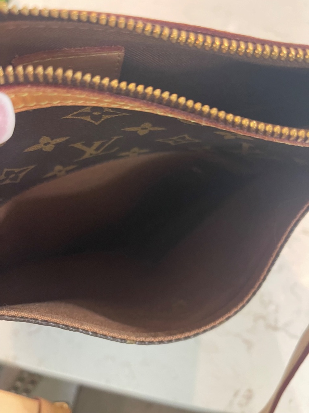 Louis Vuitton crossbody - Picture 2 of 7
